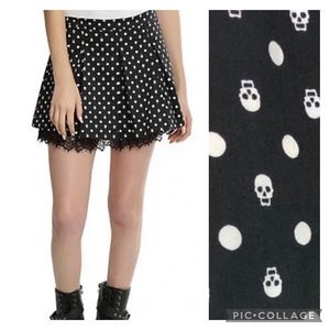 Hot Topic Skull Pleated Skirt with Lace Crochet Lining in size Large
